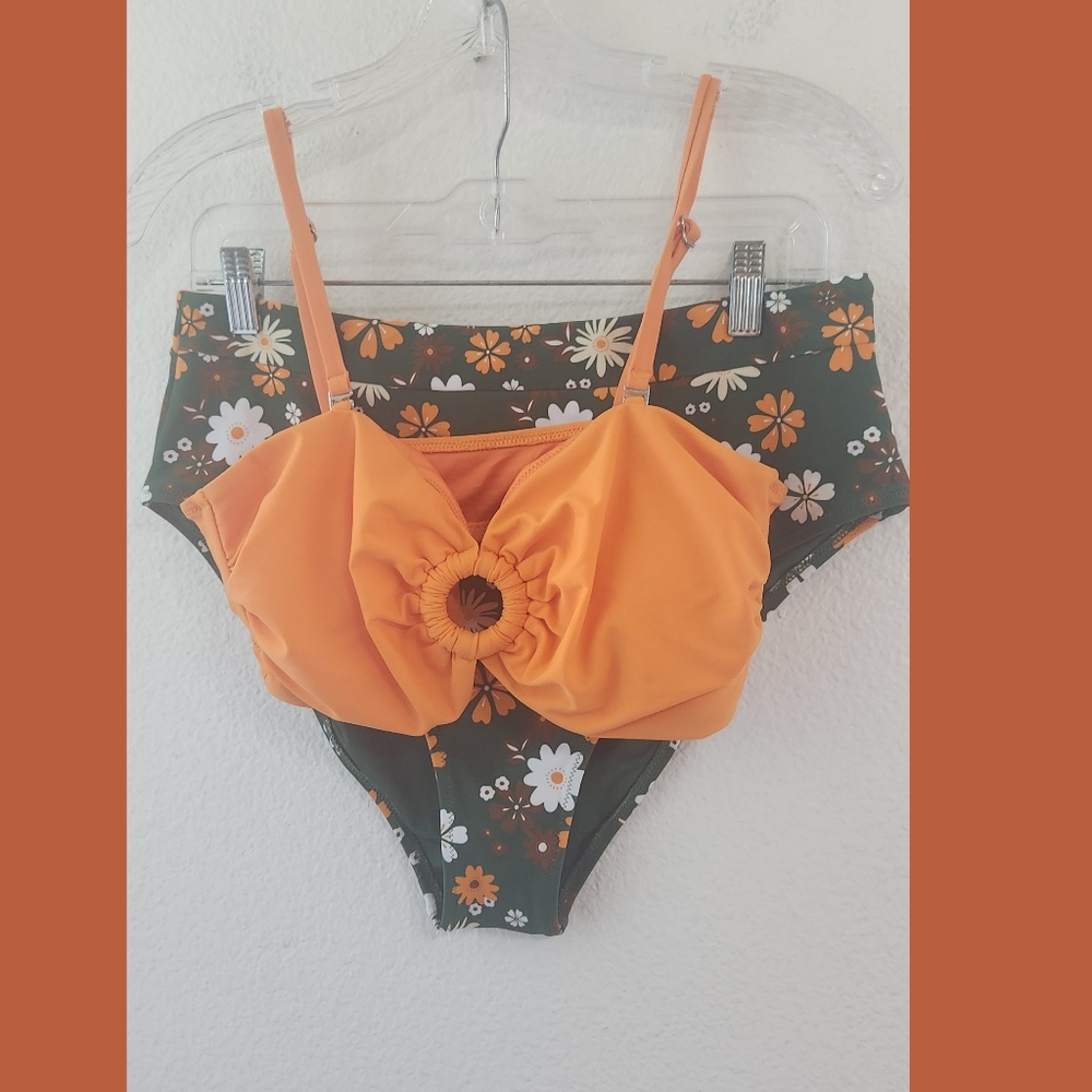Cupshe NWT Two Piece Floral Top and Solid High Waisted Bottom Swimsuit XXL